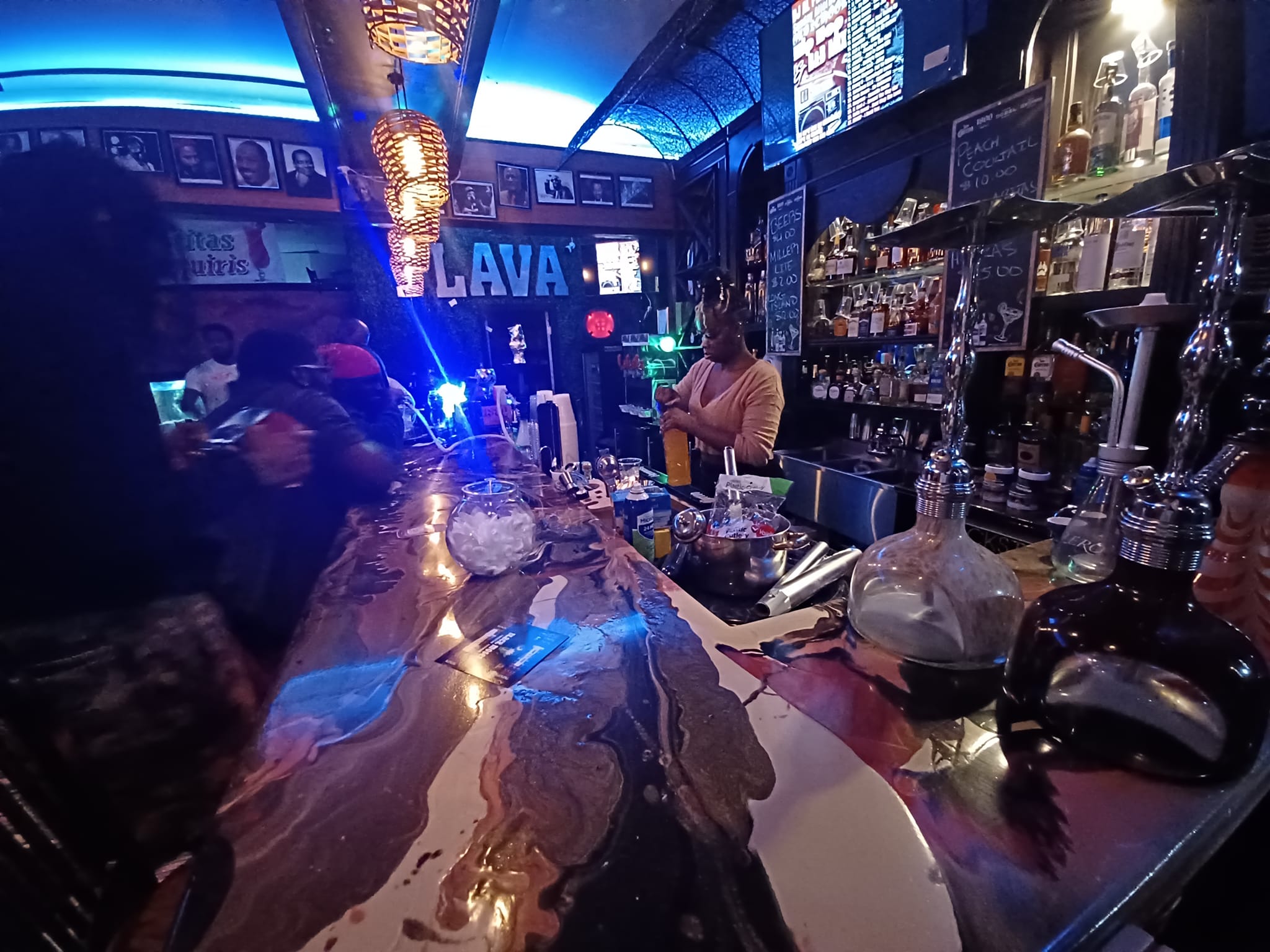 The bar and lounge at Flavaz Styling Team