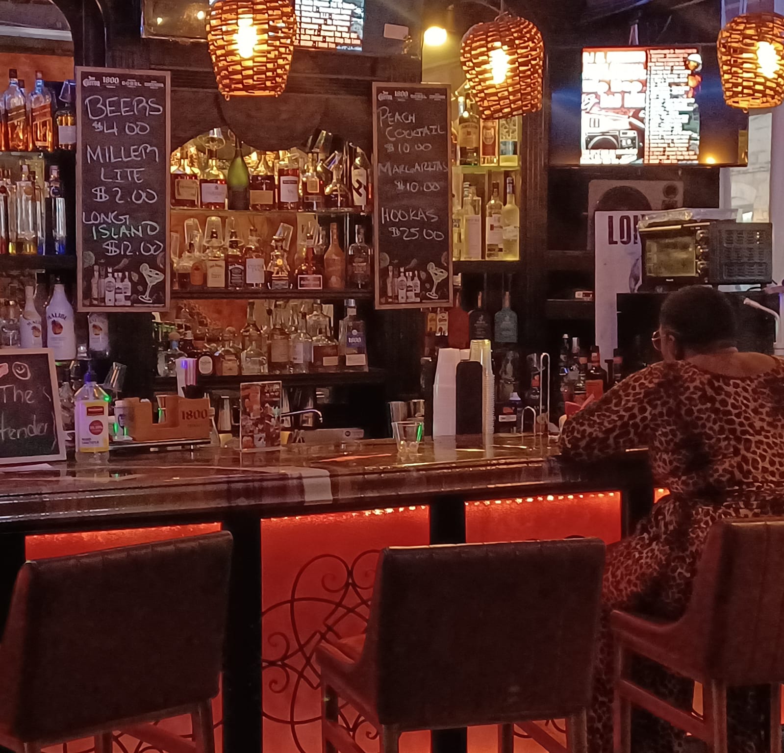 The bar and lounge at Flavaz Styling Team